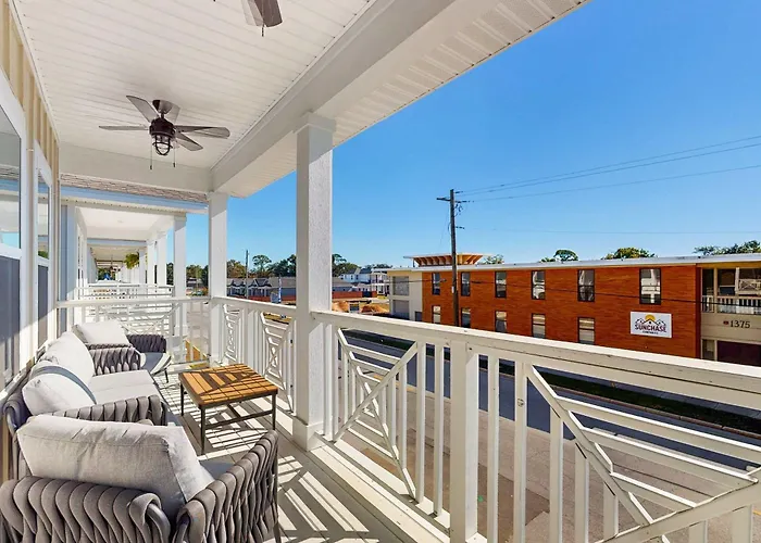 Nautical Downtown Close To Shopping Restaurants And Beaches Holiday home *