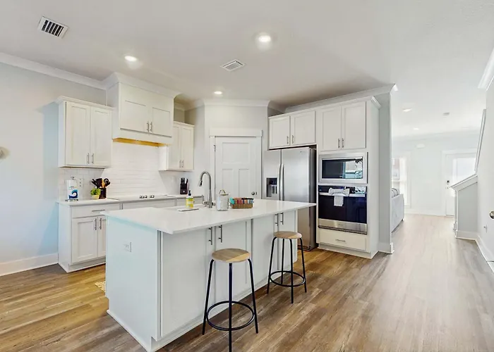 Nautical Downtown Close To Shopping Restaurants And Beaches Holiday home *