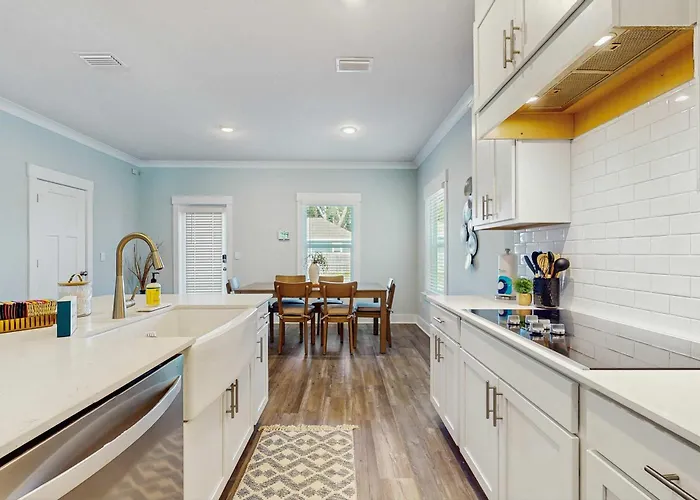 Holiday home Nautical Downtown Close To Shopping Restaurants And Beaches Pensacola
