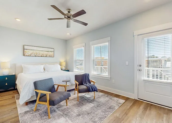 Nautical Downtown Close To Shopping Restaurants And Beaches Holiday home Pensacola