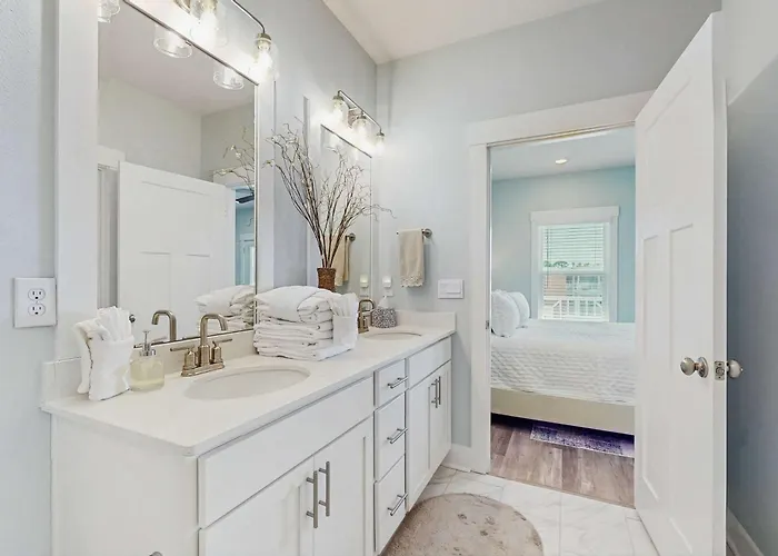 Holiday home Nautical Downtown Close To Shopping Restaurants And Beaches Pensacola