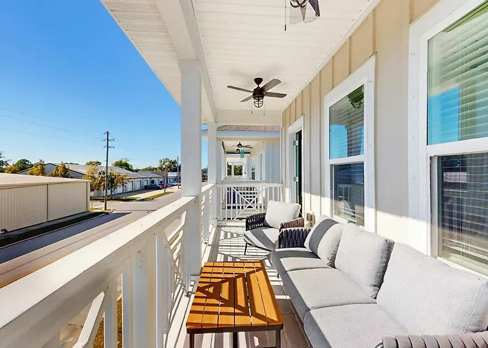Holiday home Nautical Downtown Close To Shopping Restaurants And Beaches